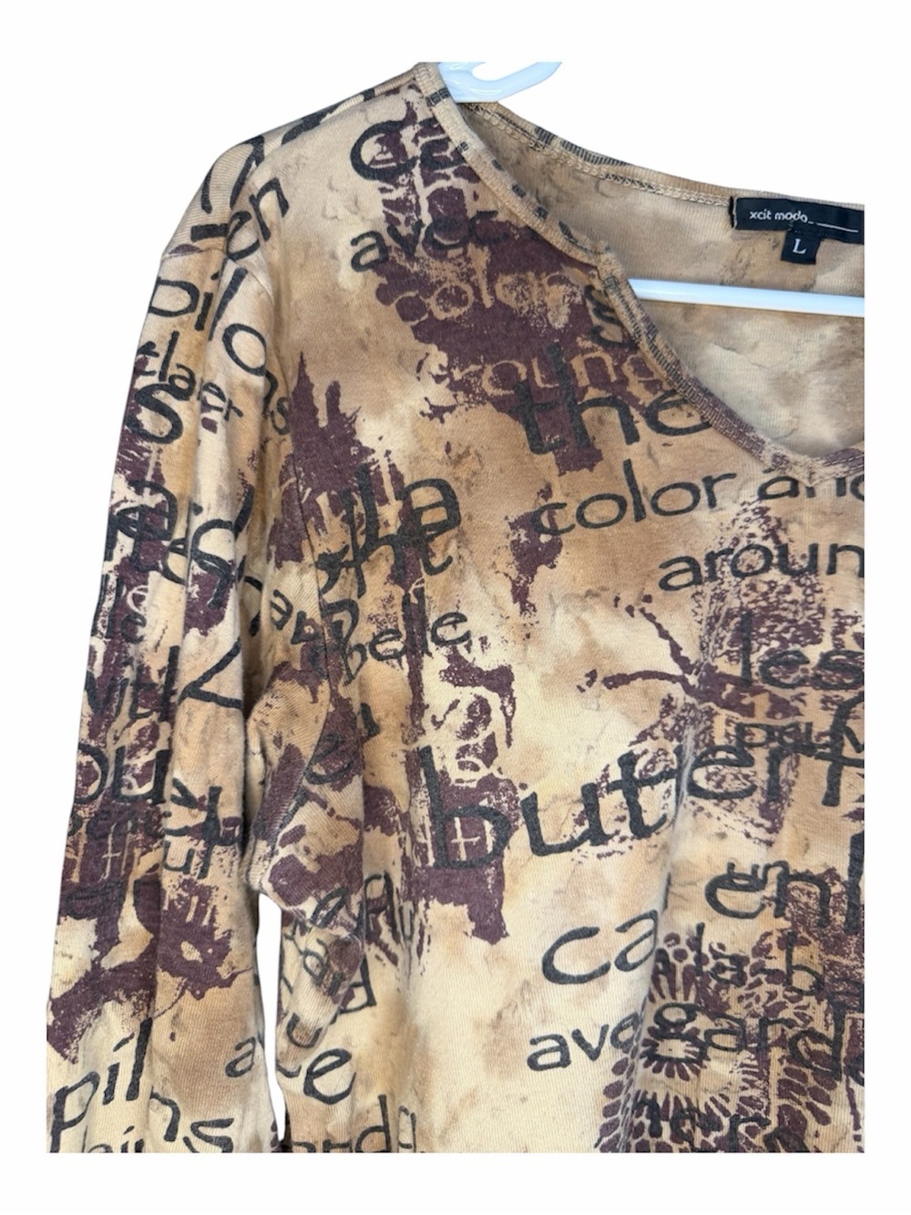 Vintage Xcit Moda V-Neck 3/4 Sleeve Printed Tee in Beige & Brown - Picture 5 of 6